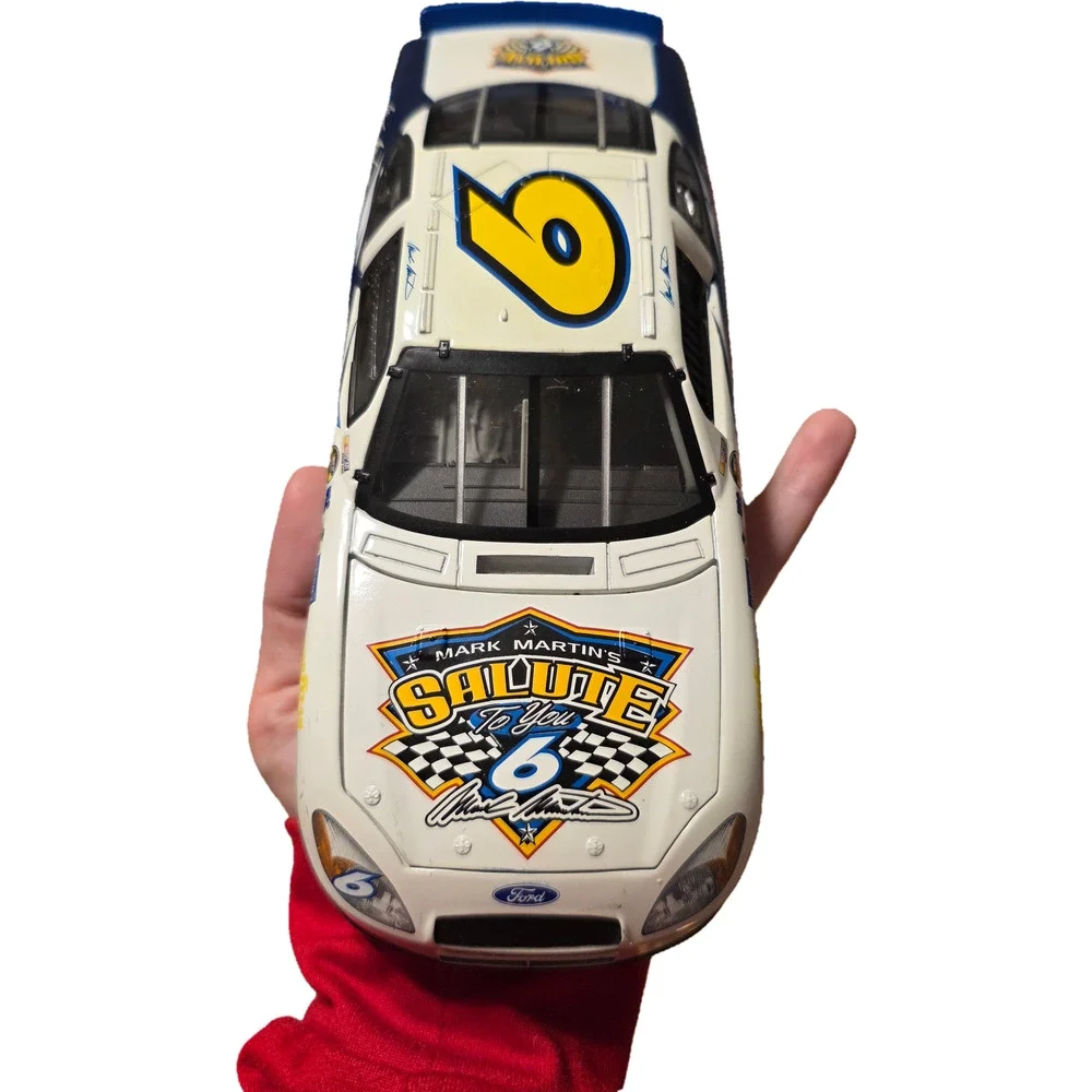 Mark Martin #6 Salute to You 2005 Ford Taurus 1:24 Team Caliber NASCAR